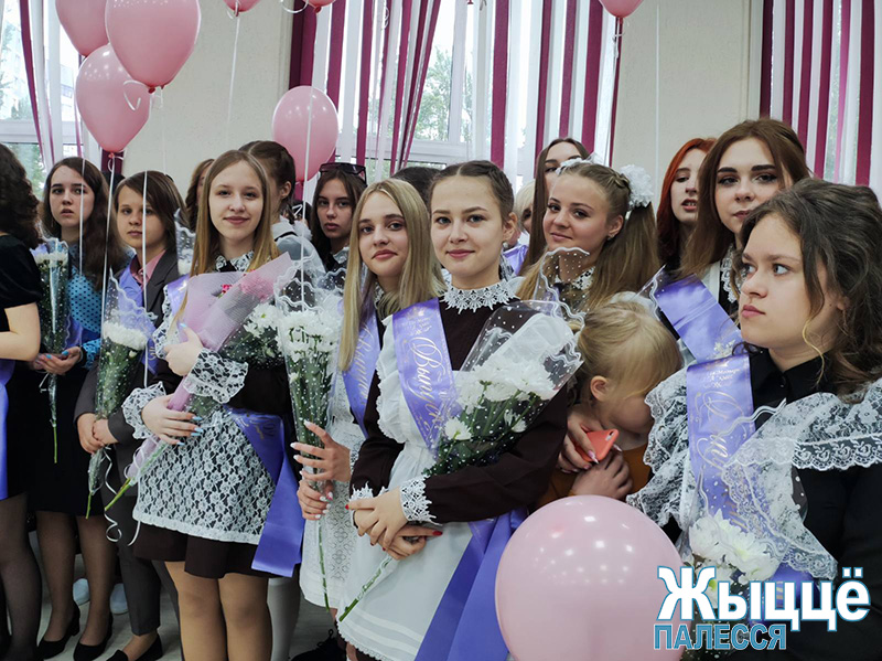 Погода мозырь ноябрь. Выпускной 11 класс. Выпускникам одиннадцатых классов. Девушка выпускница 9 класса. Последний звонок девушки.