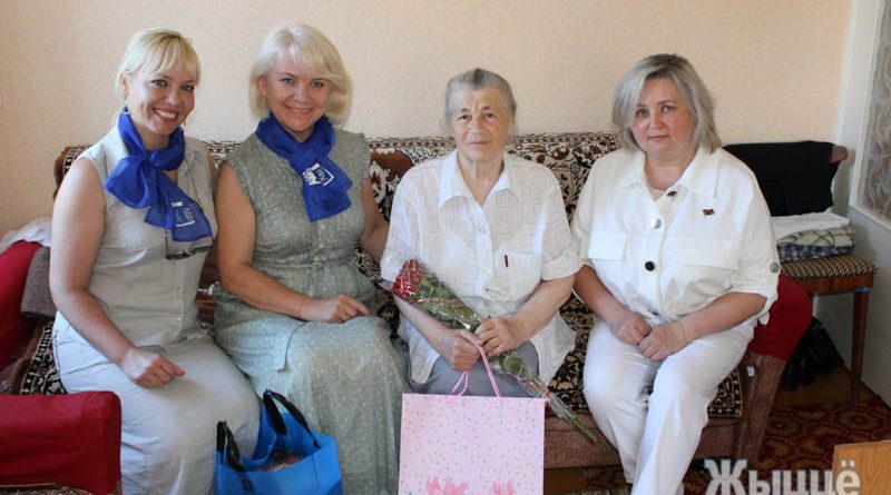 Мозыряне продолжают принимать поздравления накануне 78-летия освобождения Беларуси от немецко-фашистских захватчиков