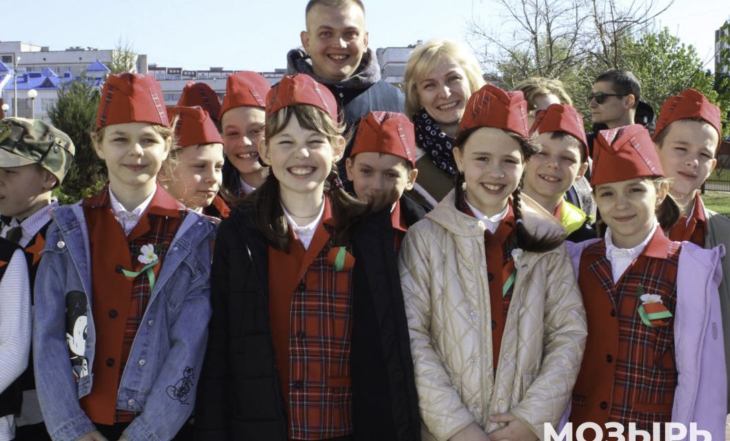 В спортивно-патриотической игре «Зарничка» соревнуются 17 команд школ Мозырщины