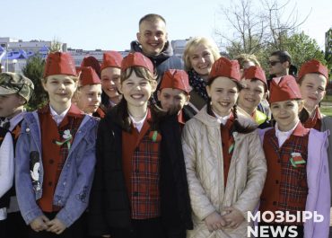 В спортивно-патриотической игре «Зарничка» соревнуются 17 команд школ Мозырщины