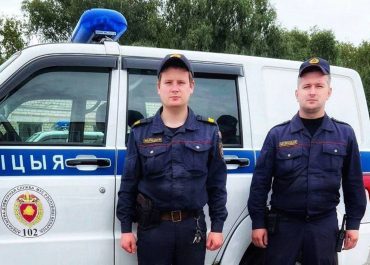 Милиционеры спасли семью из Брагинского района от бешеной лисы
