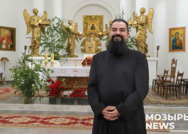 Священник, байкер, паломник. В мозырском приходе Успения Пресвятой Богородицы – новый ксендз Павел Ярошевич