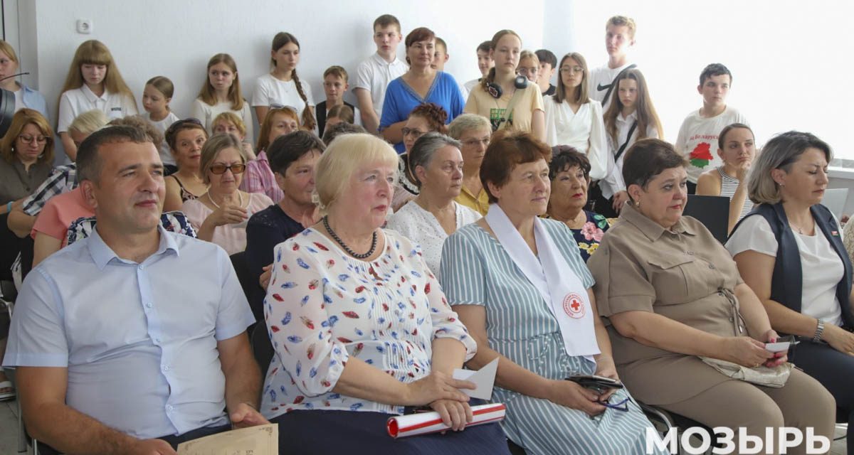 В Мозырском центре творчества детей и молодежи открылась уникальная фотовыставка-реконструкция