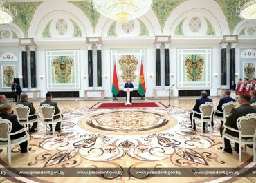 Александр Лукашенко вручил государственные награды представителям различных сфер