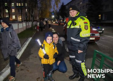 Станьте заметней в темноте! В рейде с ГАИ проверили, носят ли мозыряне фликеры