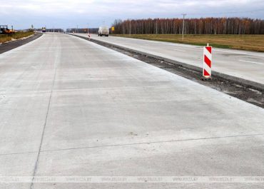 Движение на бетонном участке трассы М10 планируют запустить этой осенью